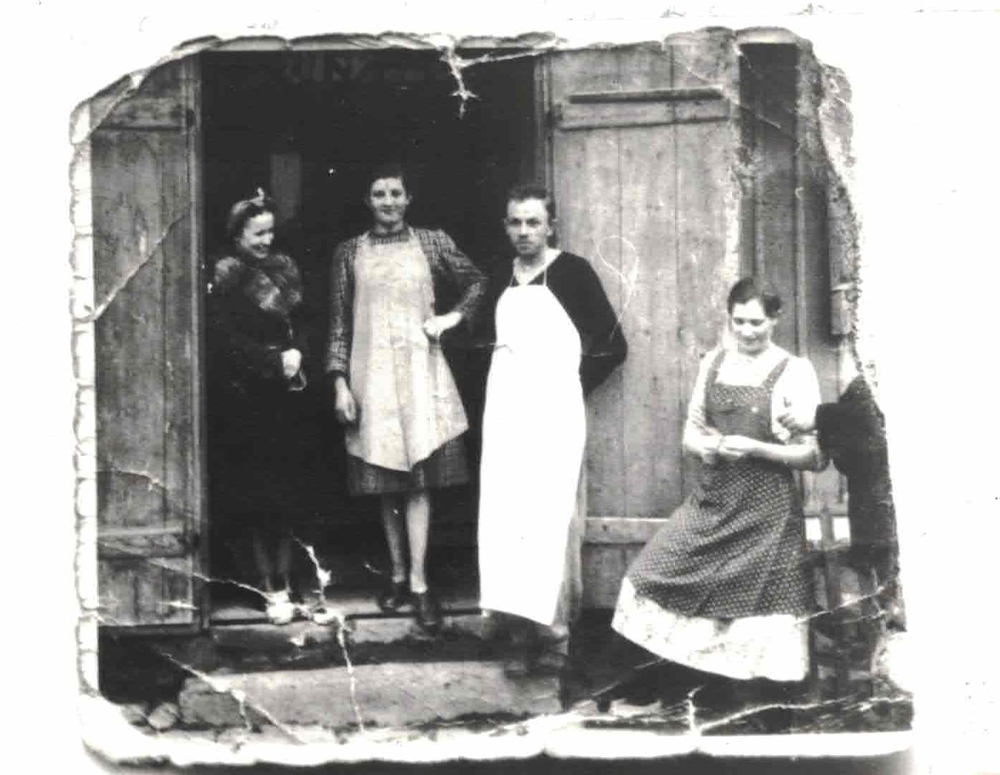 Dziadek Adolf podczas świniobicia